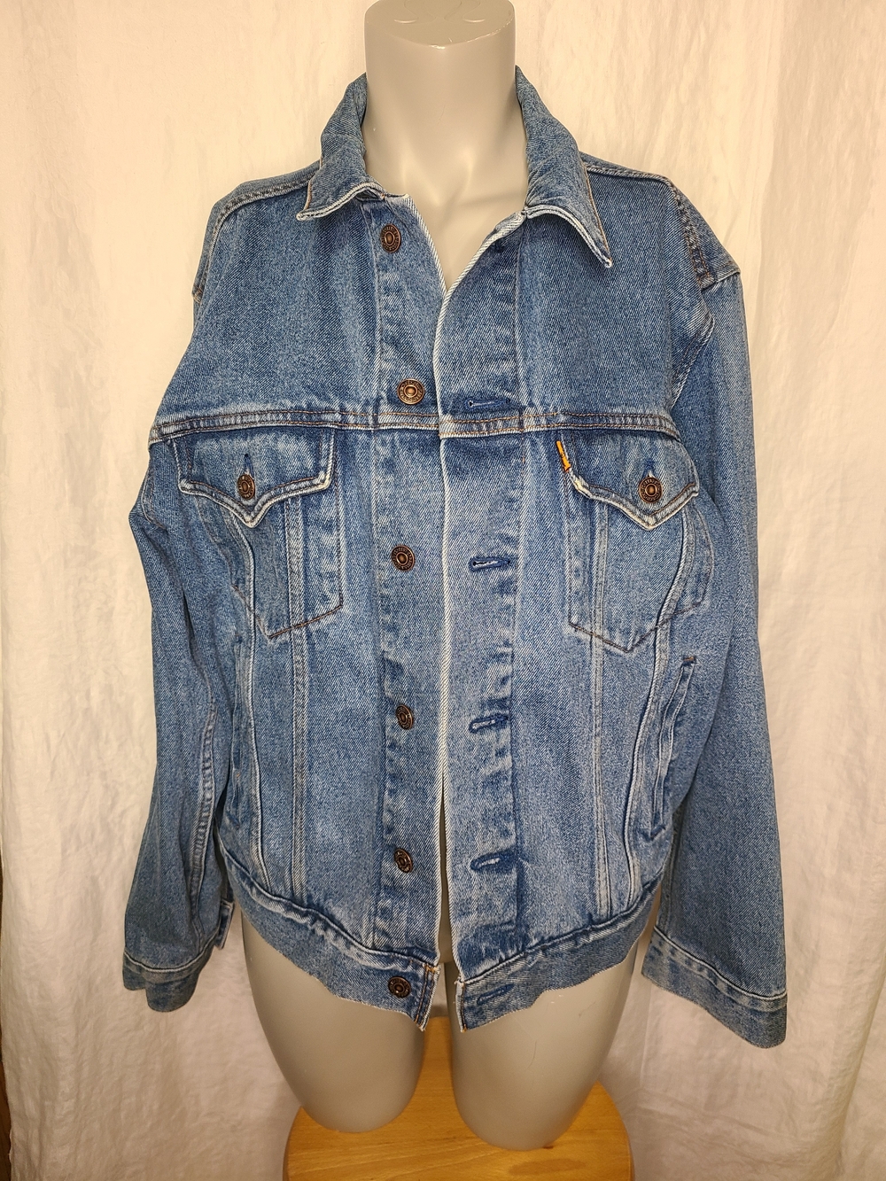 Vintage 80's-90's Levi's Light Blue Women's Denim Trucker Jacket